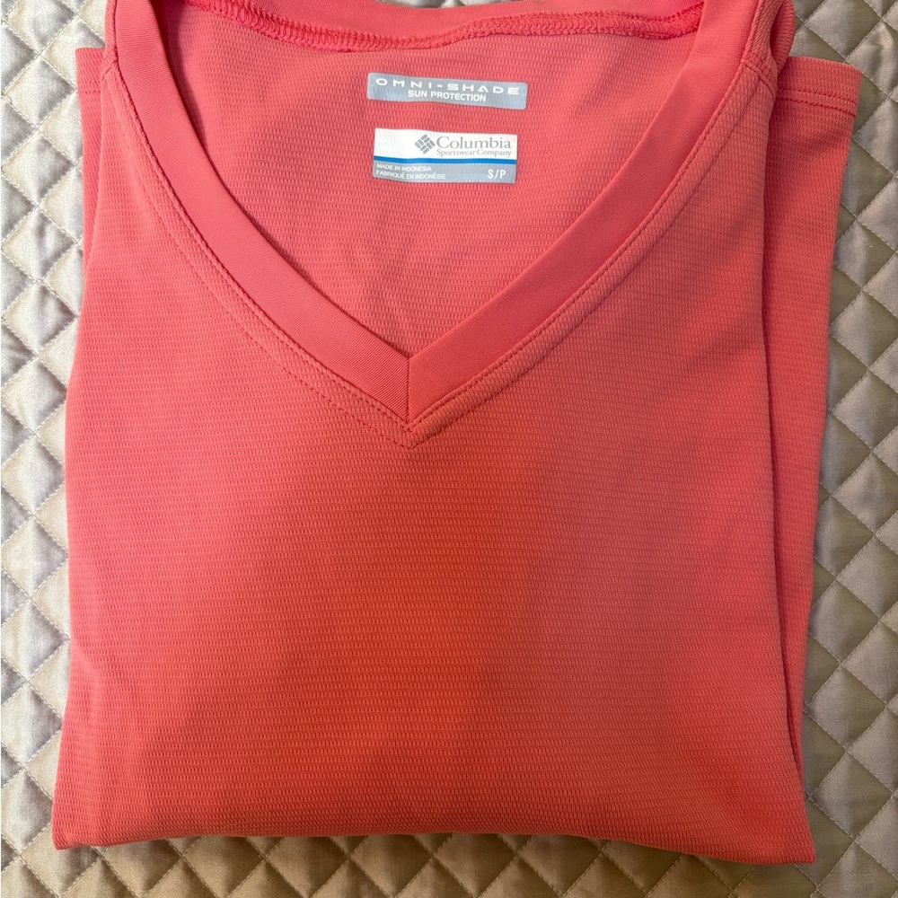 Columbia OMNI-Shade Coral V-Neck Shirt - 3/4 Sleeve